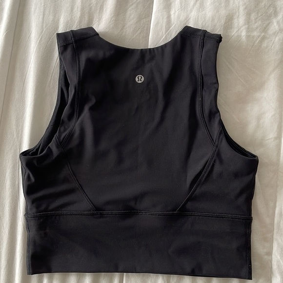 Lululemon high neck cropped tank. Dot confirmed size 8. Excellent condition. - Picture 2 of 4